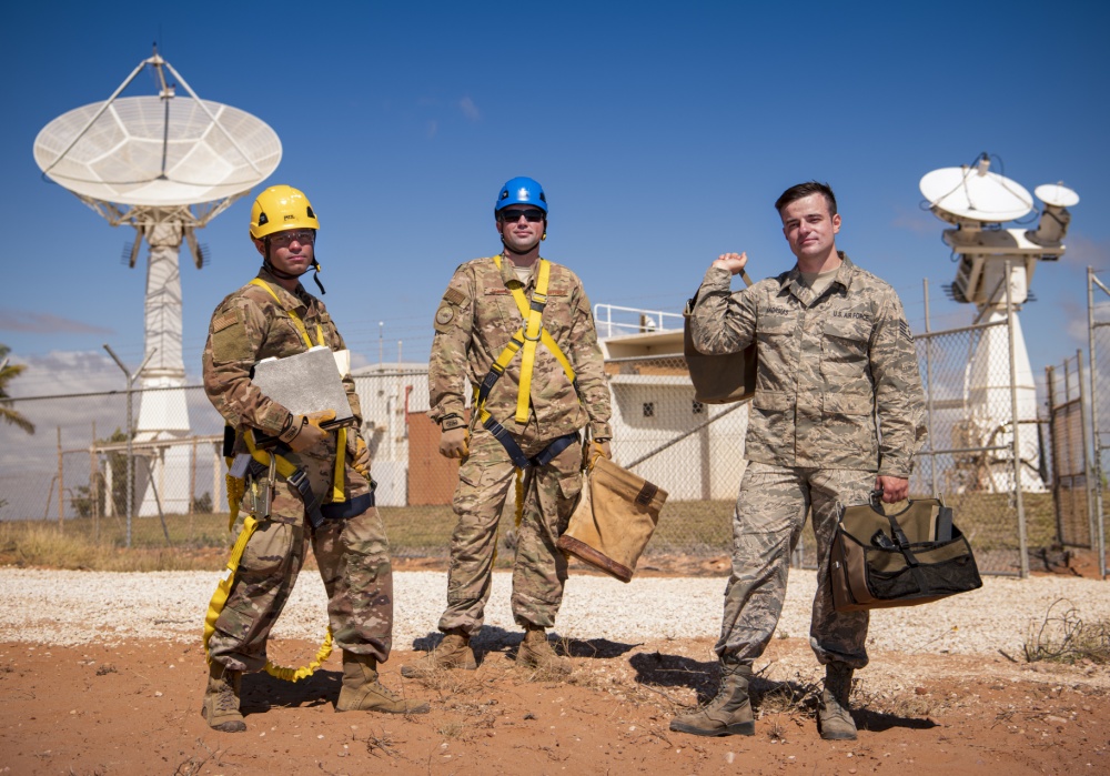 Service Members pose for a photo